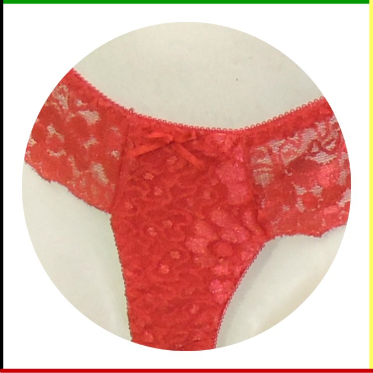 Twee witte mannequin torso's: voor- en achterkant, beide met een rode kanten string.