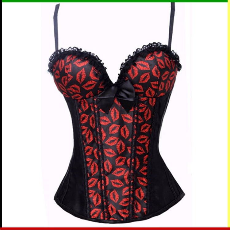 Rood-zwart korset met lippenprint, zwarte rok met rode bies, studiofoto.