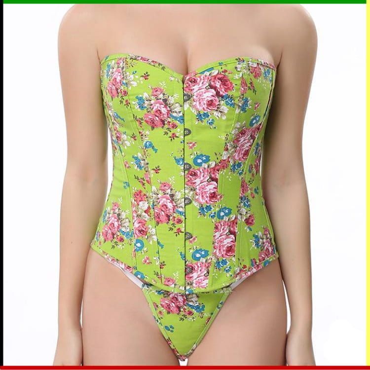 Groen korset met bloemenprint, versierd met roze en rode rozen.