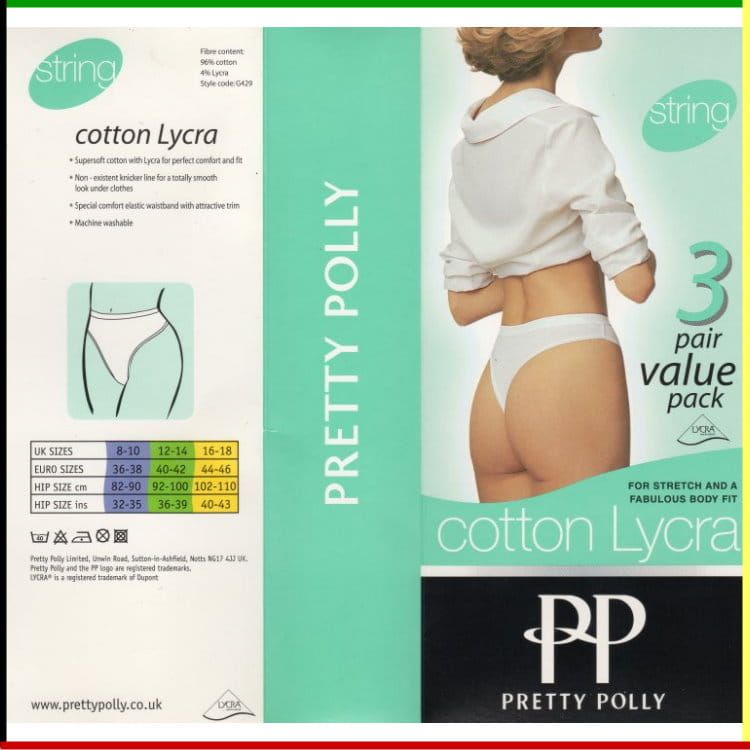 Verpakking van Pretty Polly katoenen Lycra stringondergoed. Met een afbeelding van een vrouw die het ondergoed draagt, en groene en witte tekst.