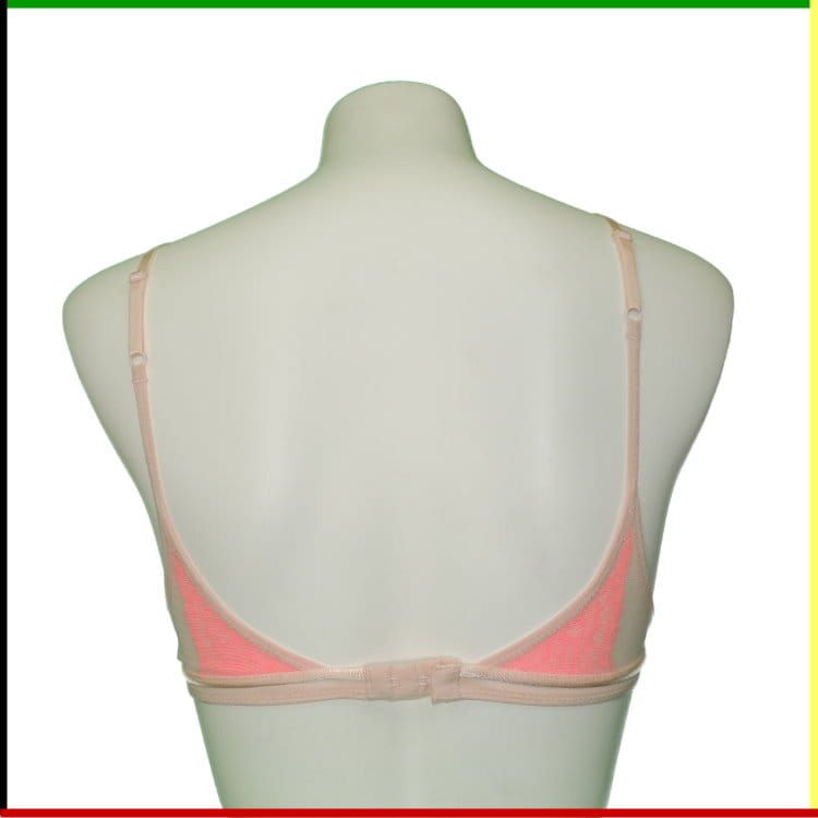 Roze kanten driehoekige bh op een witte paspop met doorschijnende beige bies.