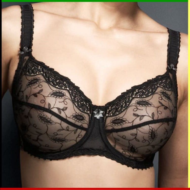 Zwarte kanten bh met bloemenprint; torso van het model.
