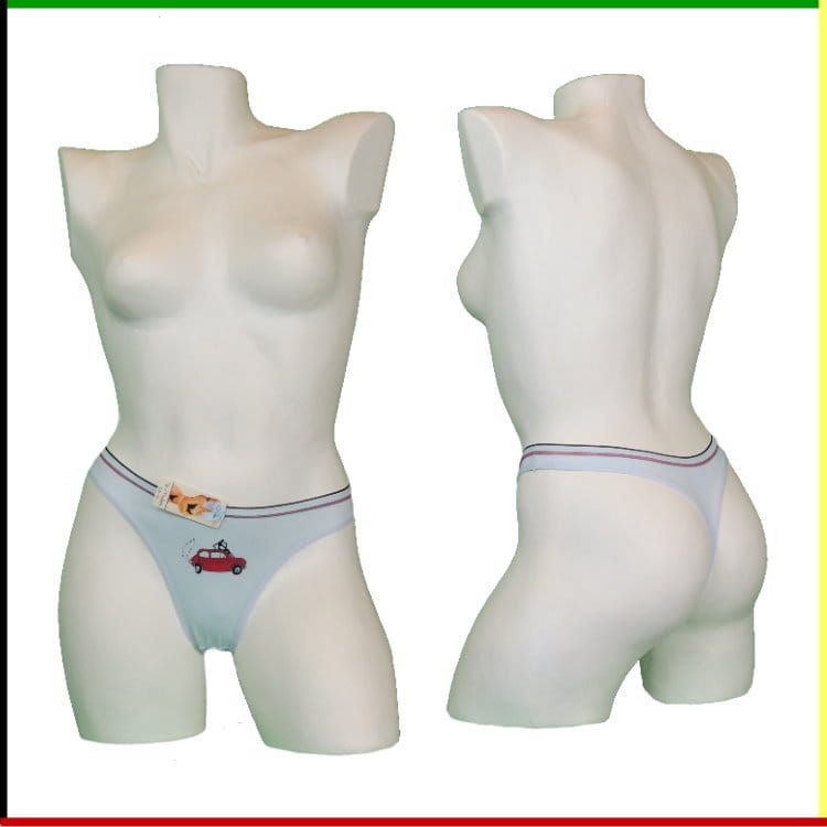 Twee witte mannequins met lichtblauw ondergoed met automotief; voor- en achterkant.