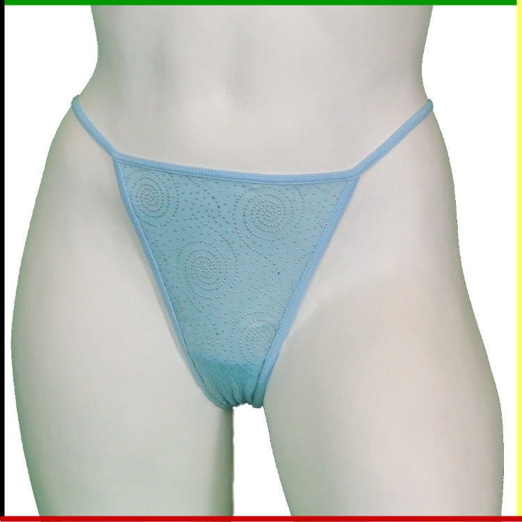 Twee witte mannequin torso's: vooraanzicht en achteraanzicht, met een lichtblauwe string aan.