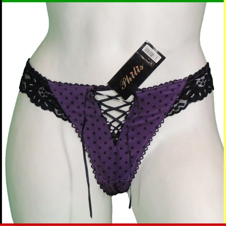 Paarse string met zwarte kanten details op een witte paspop, voor- en achterkant.