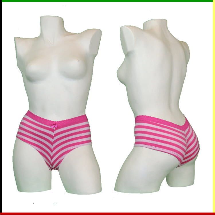 Twee witte mannequins met roze gestreept ondergoed, voor- en zijaanzicht.