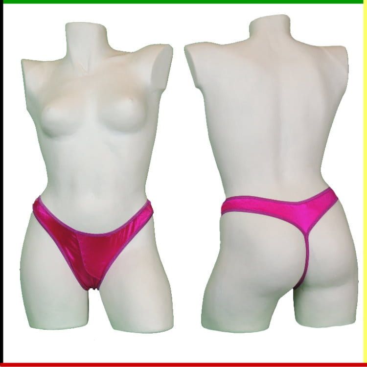 Mannequin torso met felroze string; voor- en achterkant.