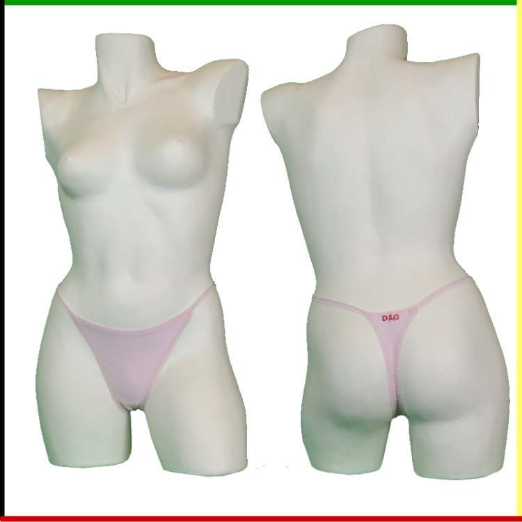 Witte mannequin torso met een roze string; voor- en achterkant.