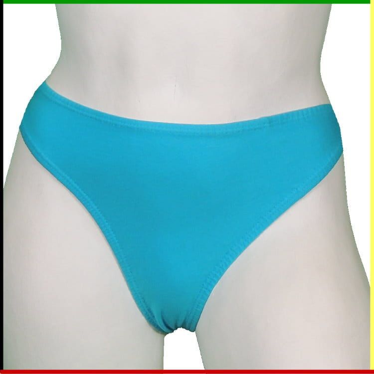 Twee paspoppen, van voren en van achteren gezien, met turquoise bikinibroekjes aan.