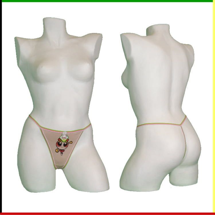 Een torso van een mannequin met een string aan. De string is lichtbruin met een cartoonachtig ontwerp. Zowel de voor- als achterkant zijn te zien.