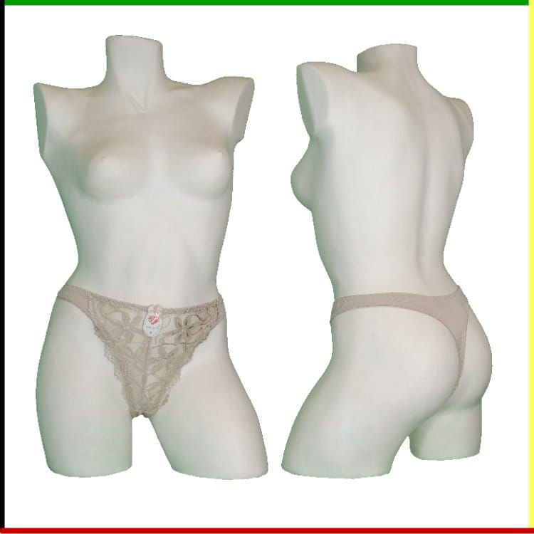 Vooraanzicht en achteraanzicht van een wit vrouwelijk mannequin torso met beige kanten string.