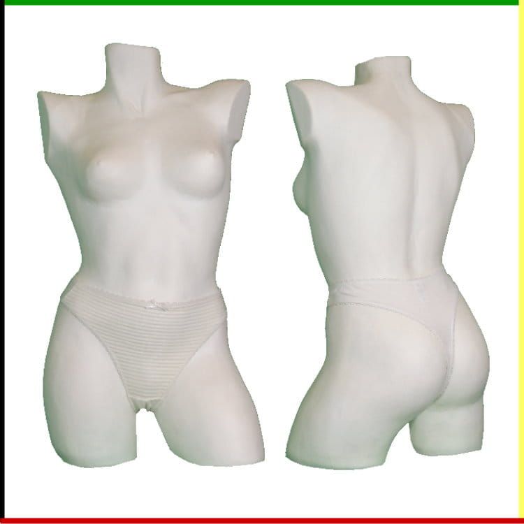 Vrouwenlichaam van een mannequin, voor- en achterkant, met een beige string aan.