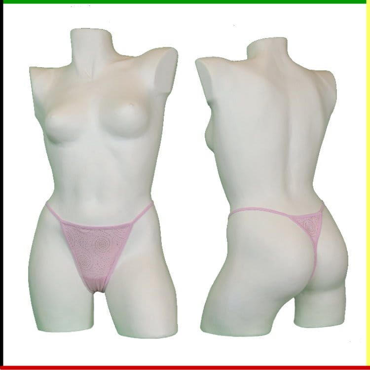 Witte vrouwelijke mannequin met een roze string; voor- en achterkant.