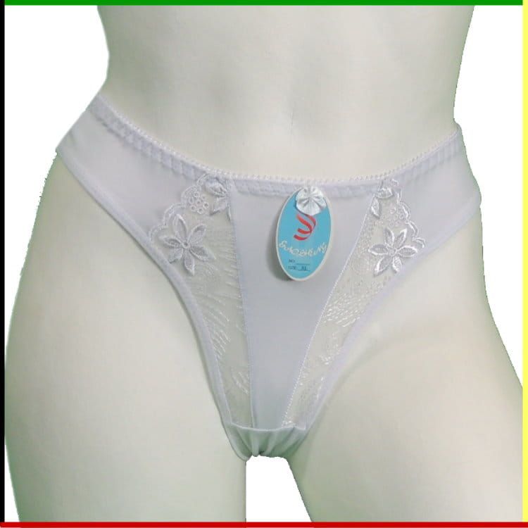 Witte mannequin met een witte string, voor- en achterkant.