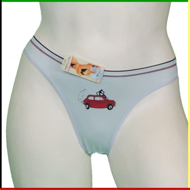 Twee witte mannequins met lichtblauw ondergoed met automotief; voor- en achterkant.
