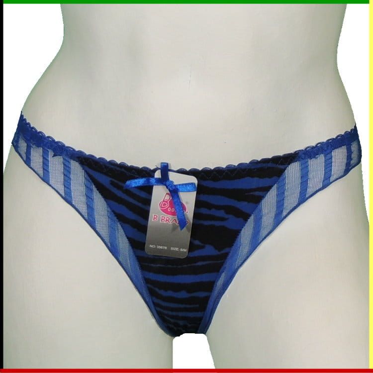 Mannequin met een blauw-zwarte string. Vooraanzicht en achteraanzicht.