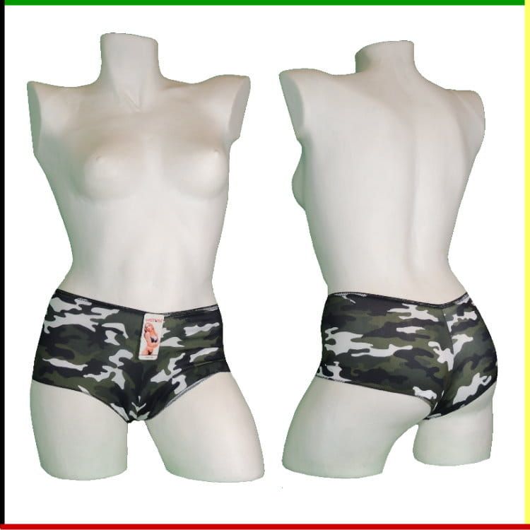 Mannequin met camouflageondergoed, voor- en achterkant.