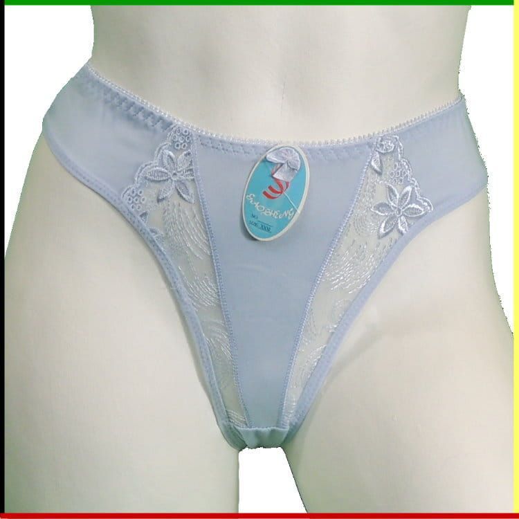 Mannequin met lichtblauwe string, voor- en achterkant.