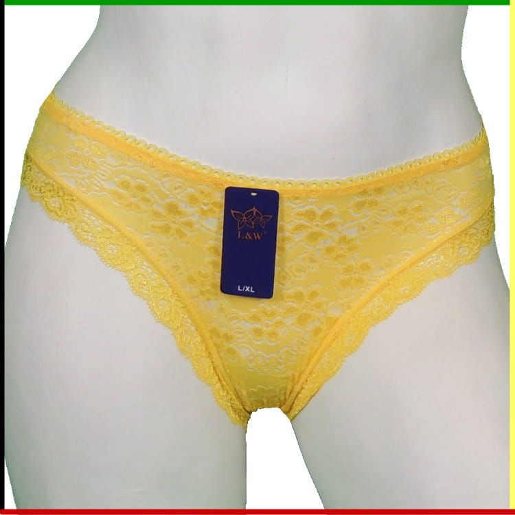 Twee witte mannequin torso's, voor- en achterkant, met geel kanten ondergoed aan.