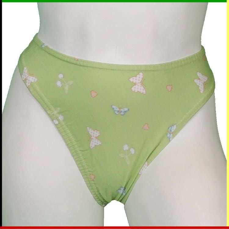 Witte mannequin torso met lichtgroen ondergoed met een klein bloemenpatroon.