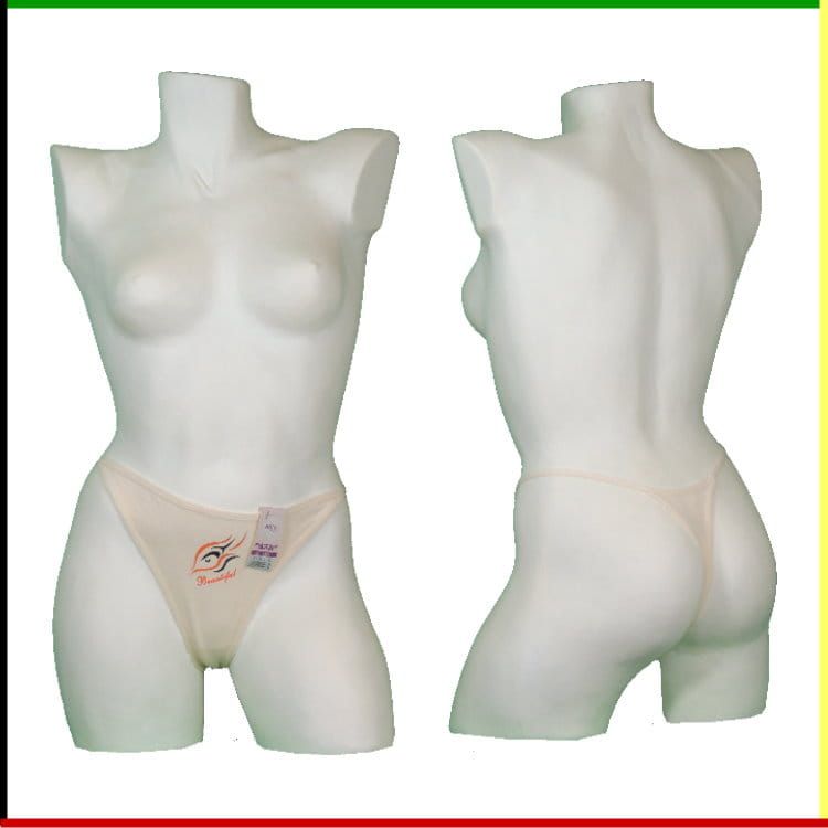 Witte mannequin torso met lichtgekleurde string, voor- en achterkant.