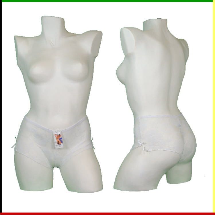 Witte mannequin torso met wit ondergoed; vooraanzicht en zijaanzicht.