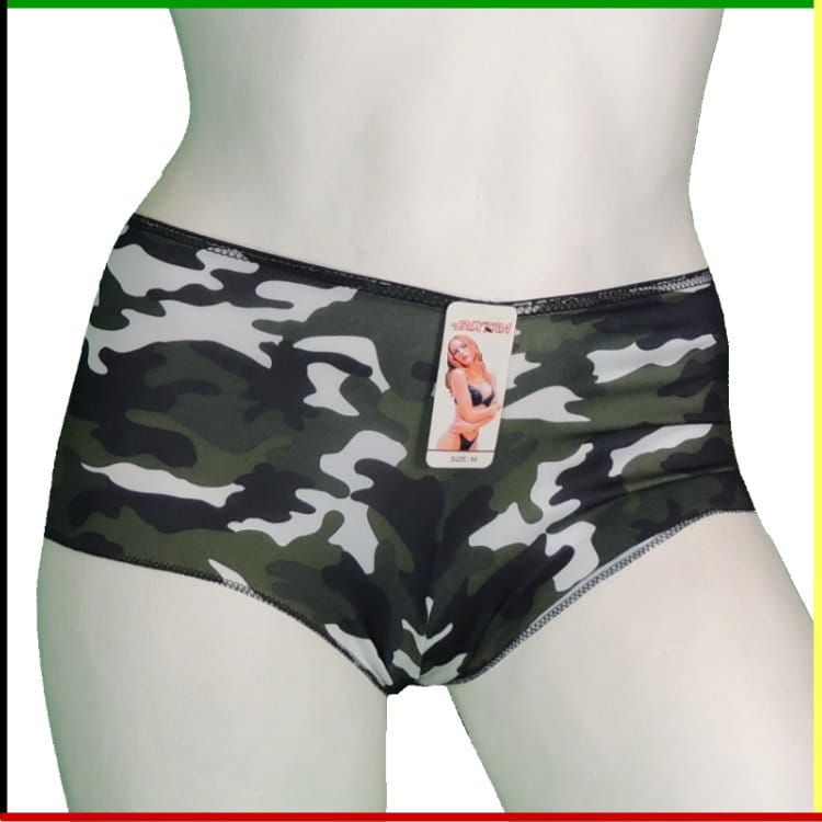 Mannequin met camouflageondergoed, voor- en achterkant.