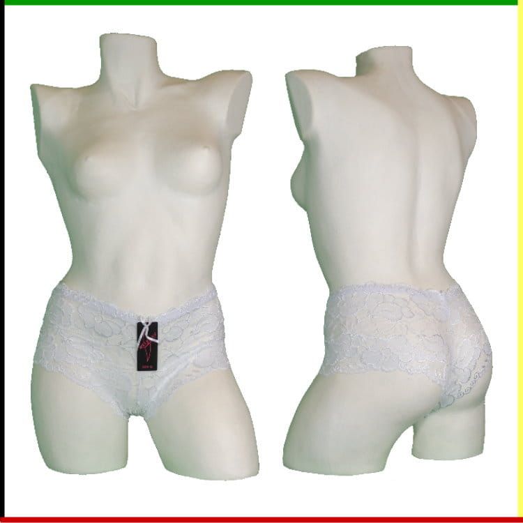 Witte kanten lingerie op een paspop, voor- en achterkant.