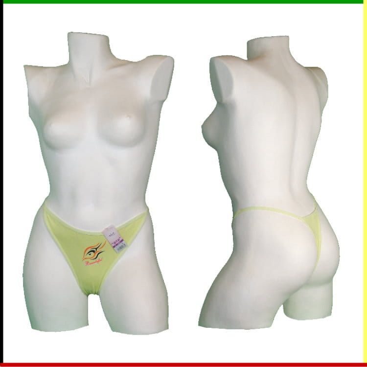 Witte vrouwelijke torso-mannequin met lichtgroen ondergoed. Vooraanzicht en achteraanzicht.