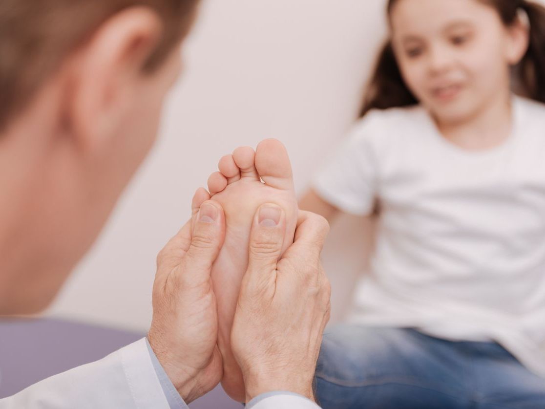 CHILDREN’S FEET