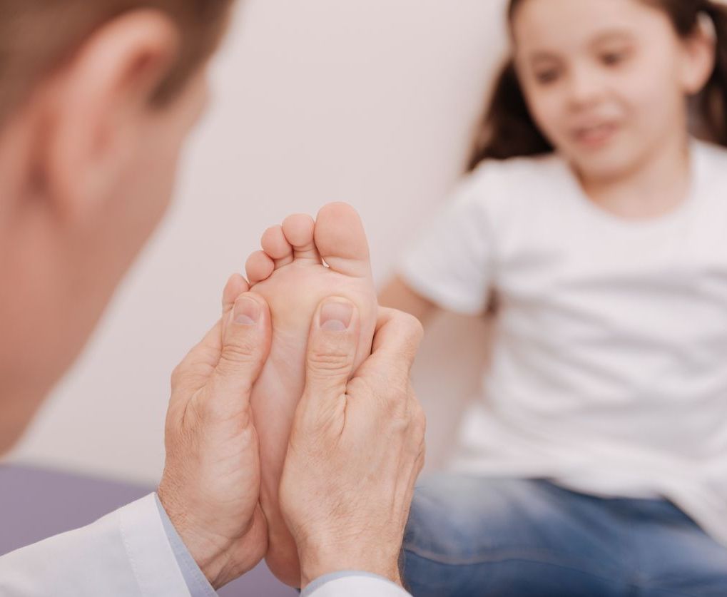 CHILDREN’S FEET