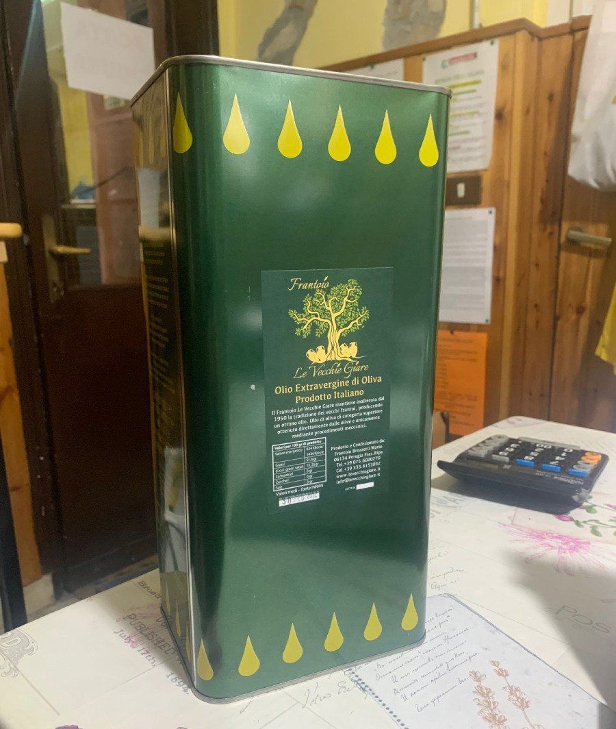 confezione di olio extravergine di qualità