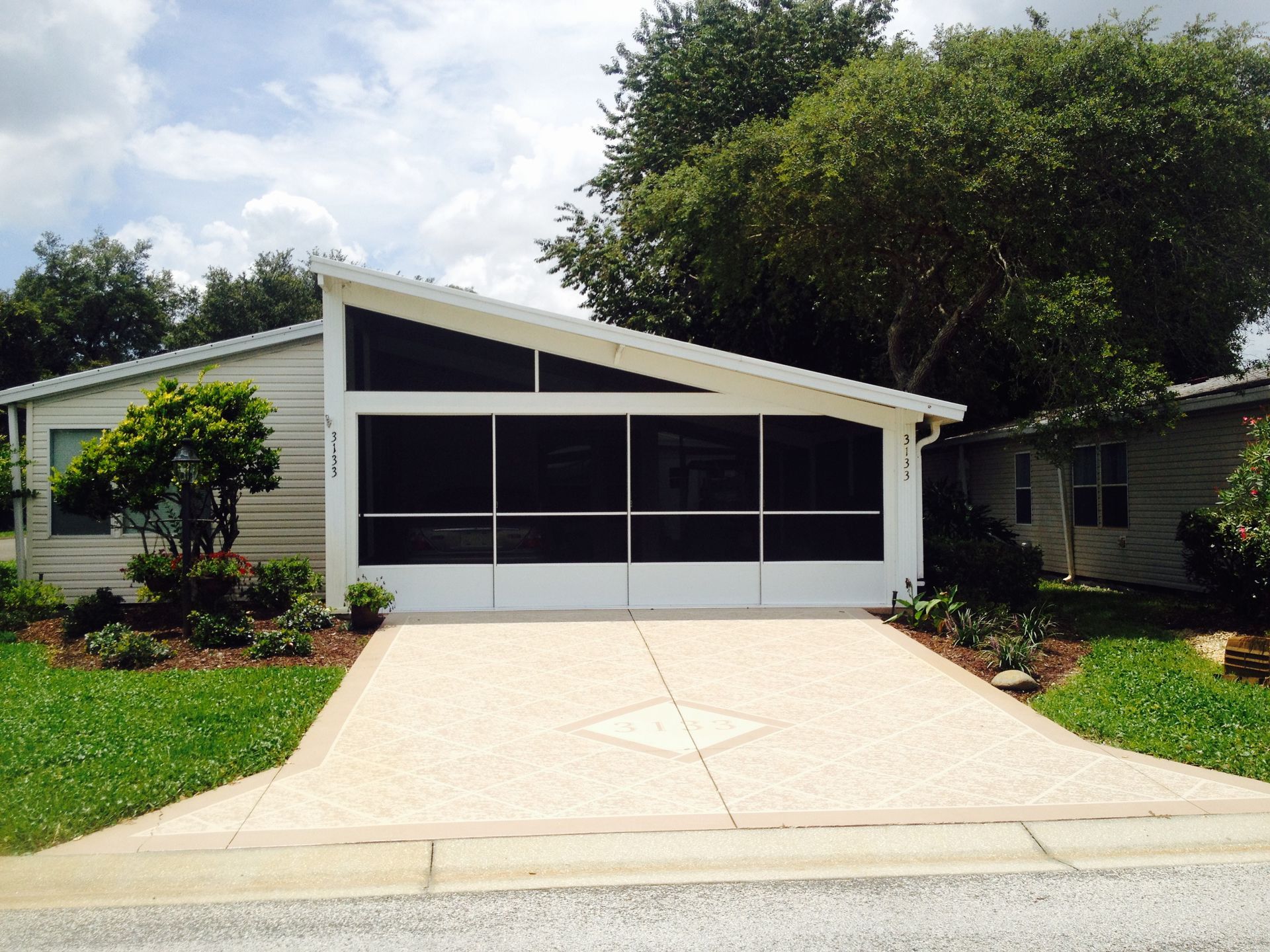 Garage Screen And Driveway - DeLand, FL - Phelps Aluminum & Supply LLC
