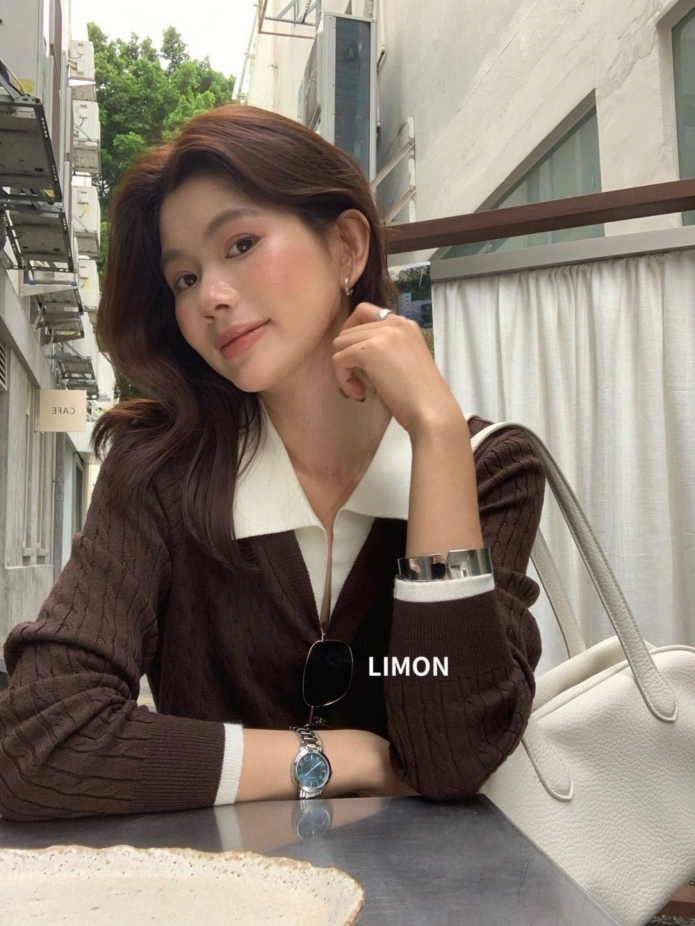 260915正版檸檬綠茶秋日老錢撞色Polo領麻花肌理感針織衫（含6%羊毛）
