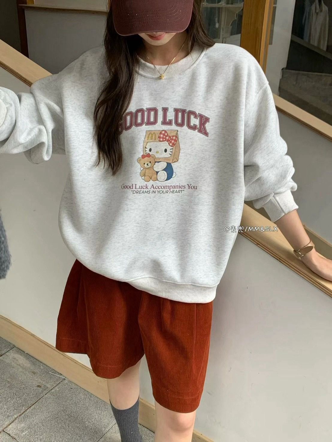 童趣感紙袋Kitty貓大學T260919