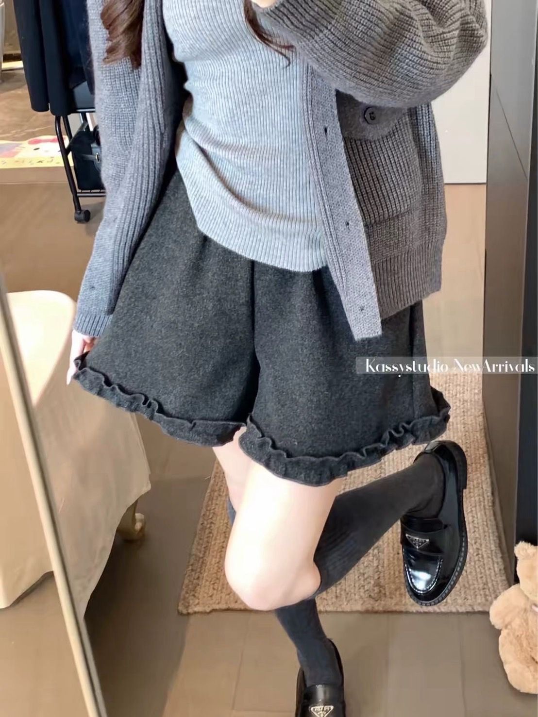 260923韓系高腰木耳邊毛呢短褲