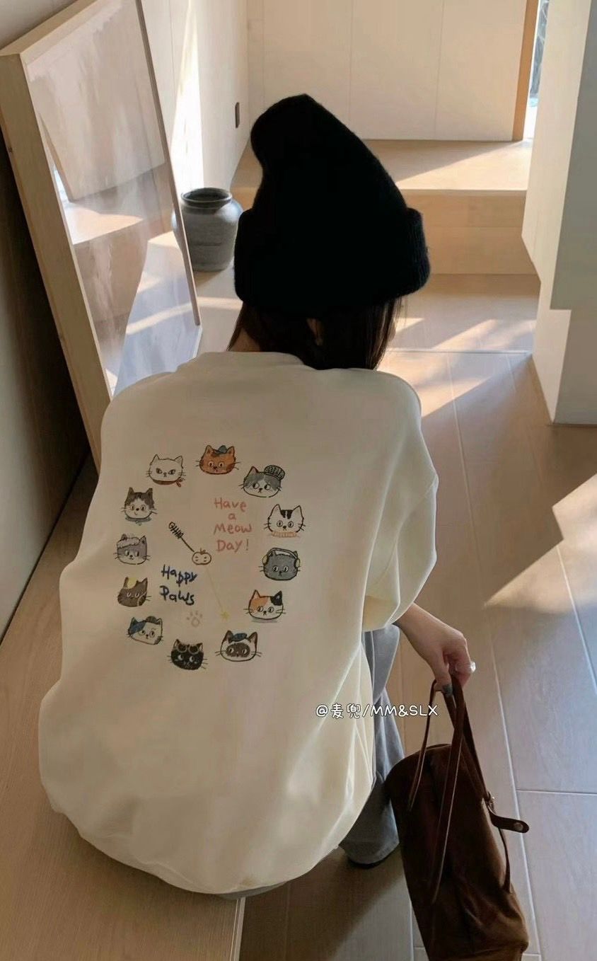 260928可愛萌趣貓咪時鐘前後印花圓領大學ㄒ恤