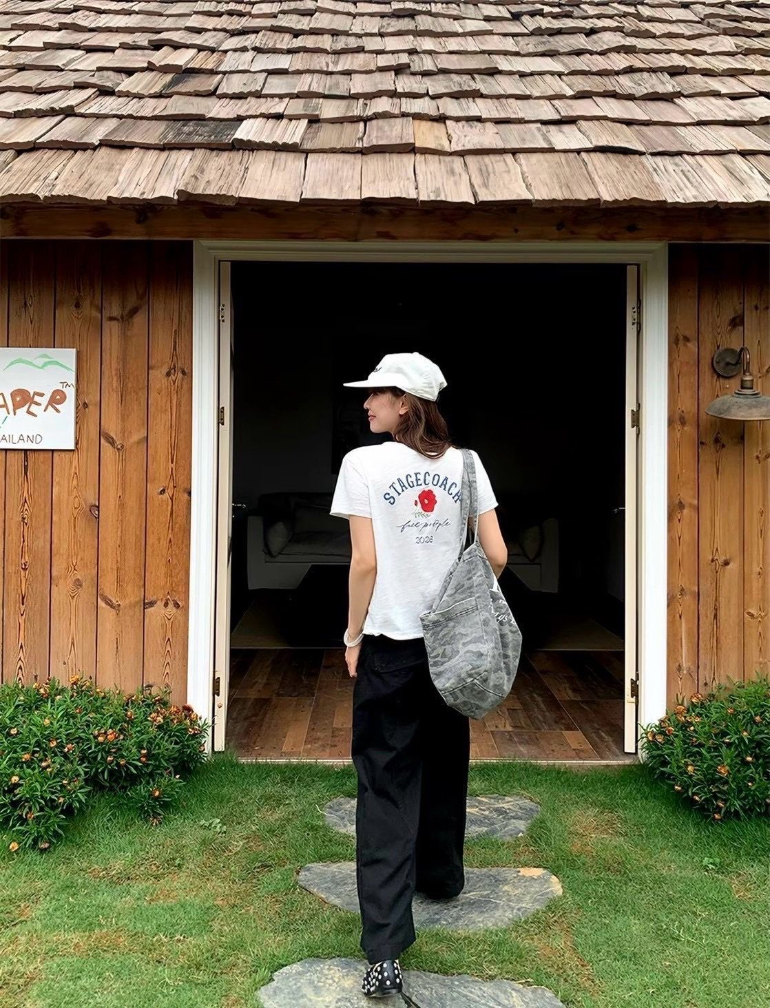 260805百搭修身顯瘦美式復古後背花朵英文ㄒ恤