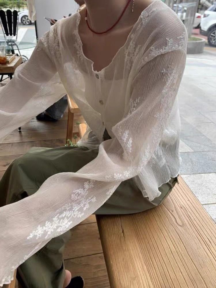 260806韓國溫柔風壓褶刺繡蕾絲開衫