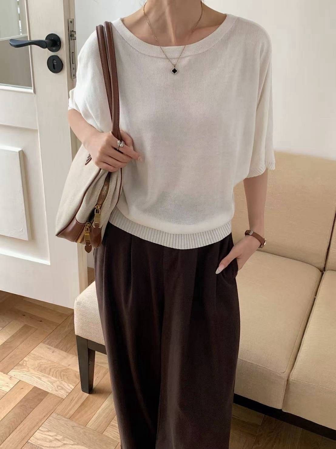 260821慵懶微露背針織上衣