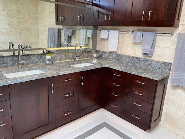 Owners-+Bathroom+sink+counters-a3568399.jpg