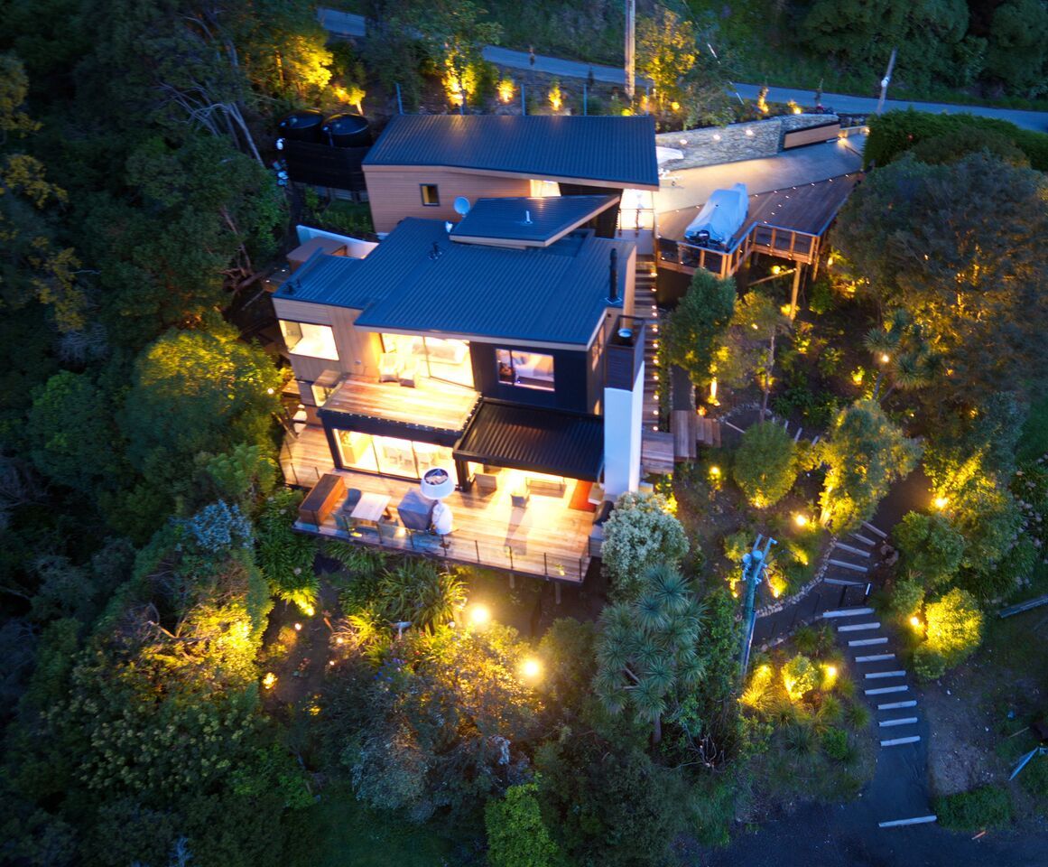 Outdoor landscape lighting