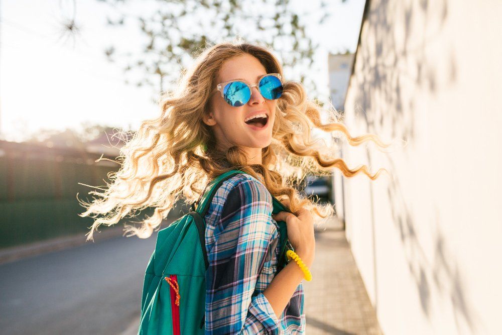 woman-wearing-sunglasses-to protect-eyes