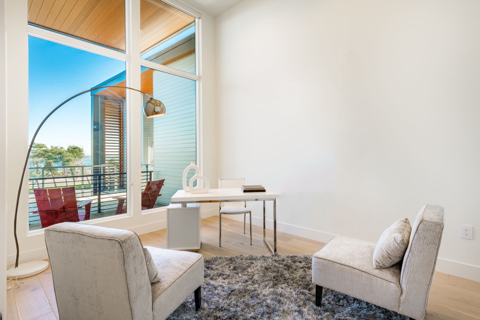 A window with blinds and a view of a roof.