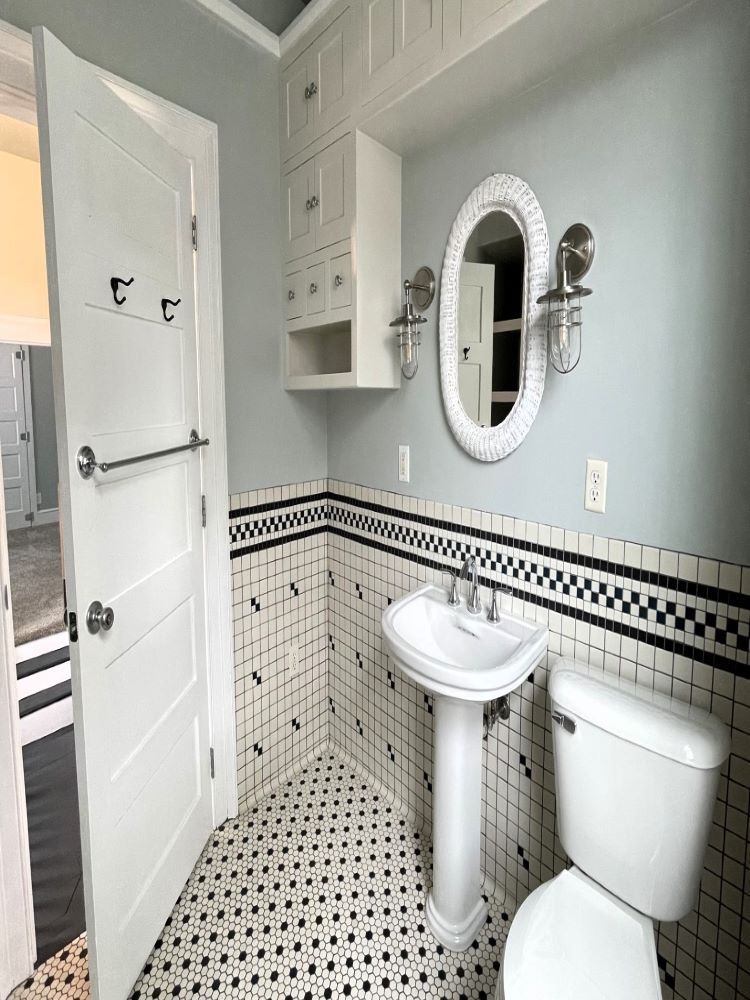130 vine bathroom