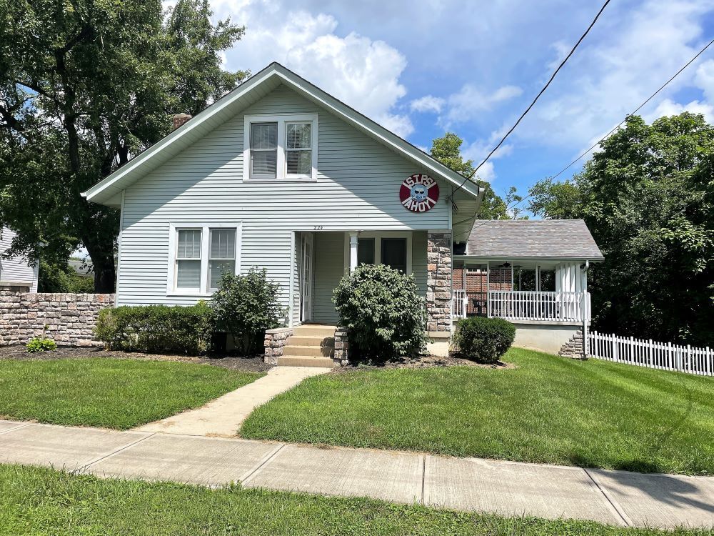 224 E Vine St outside