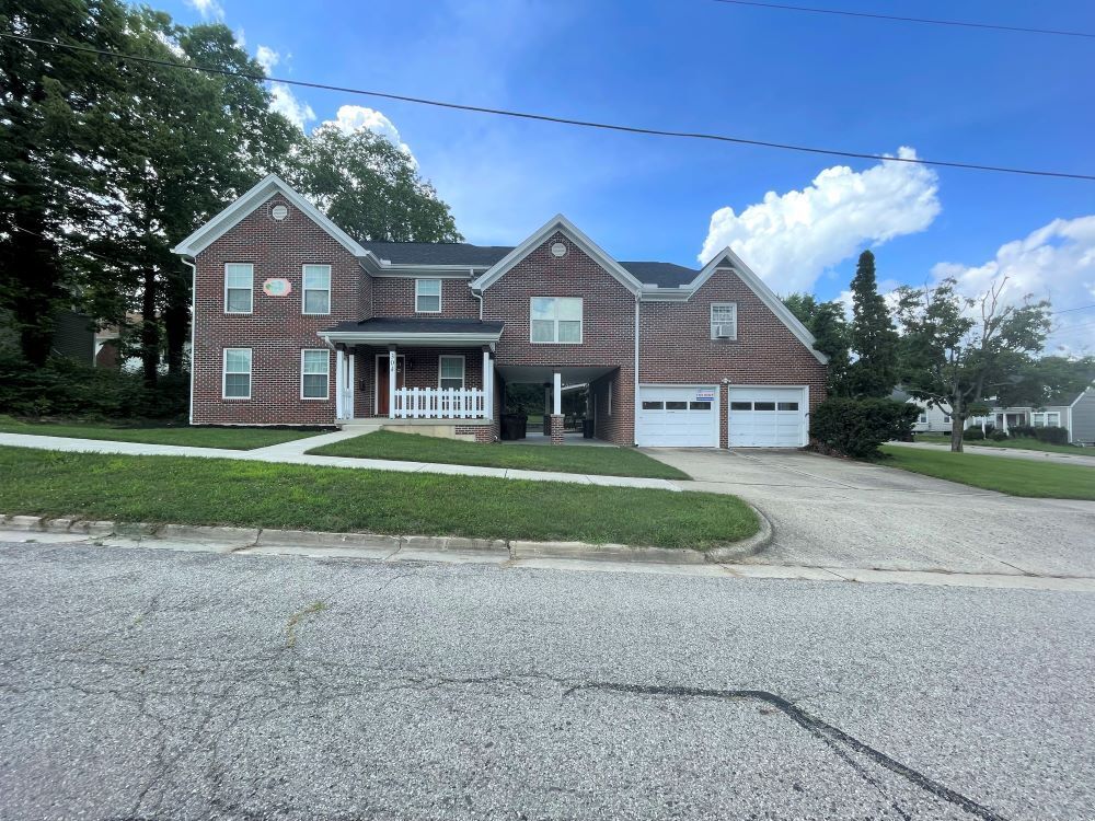 304 N poplar outside