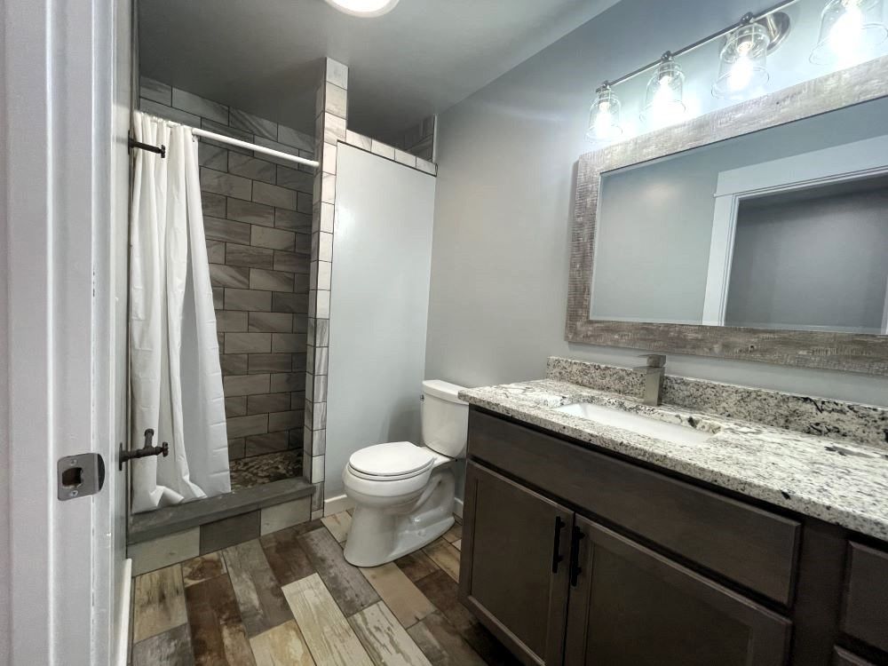 306 University bath 2