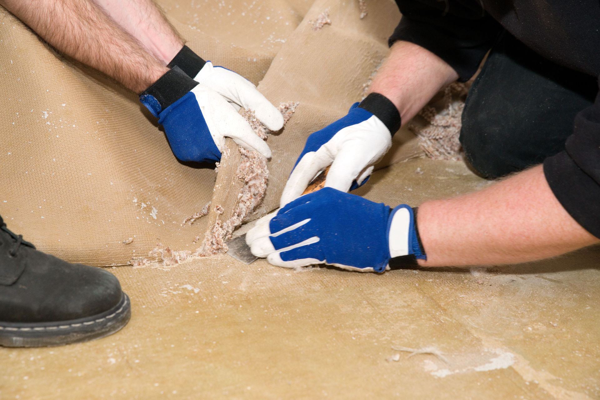 Linoleum-Bodenbelag verlegen