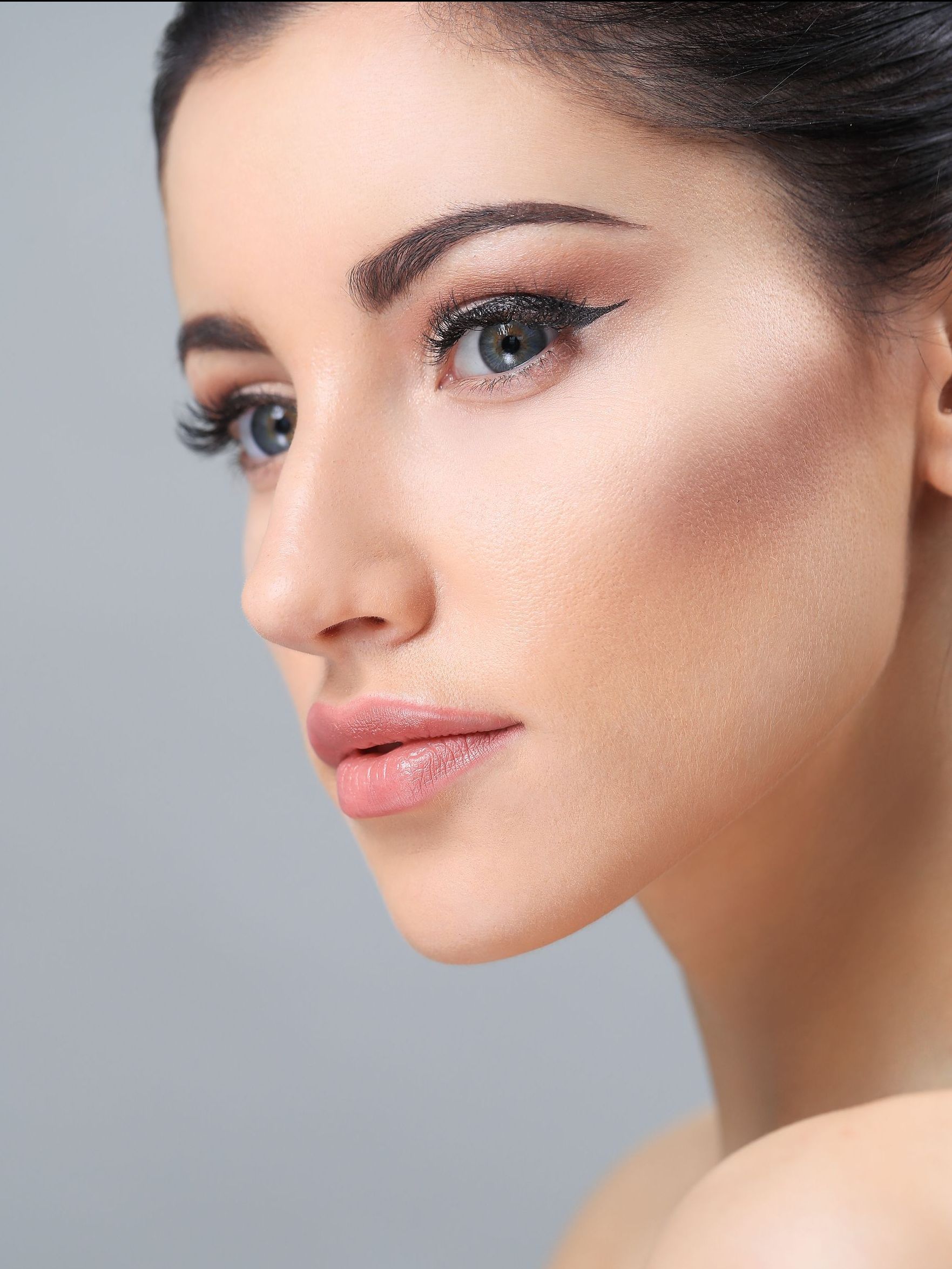 woman with good eyebrows